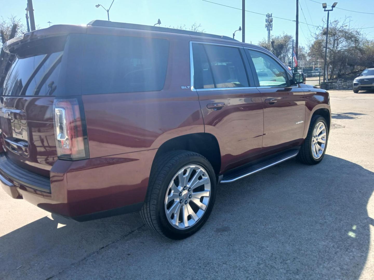 2016 Red GMC Yukon SLT 2WD (1GKS1BKC9GR) with an 5.3L V8 OHV 16V engine, 6A transmission, located at 945 E. Jefferson Blvd, Dallas, TX, 75203, (214) 943-7777, 32.752514, -96.811630 - Photo#2