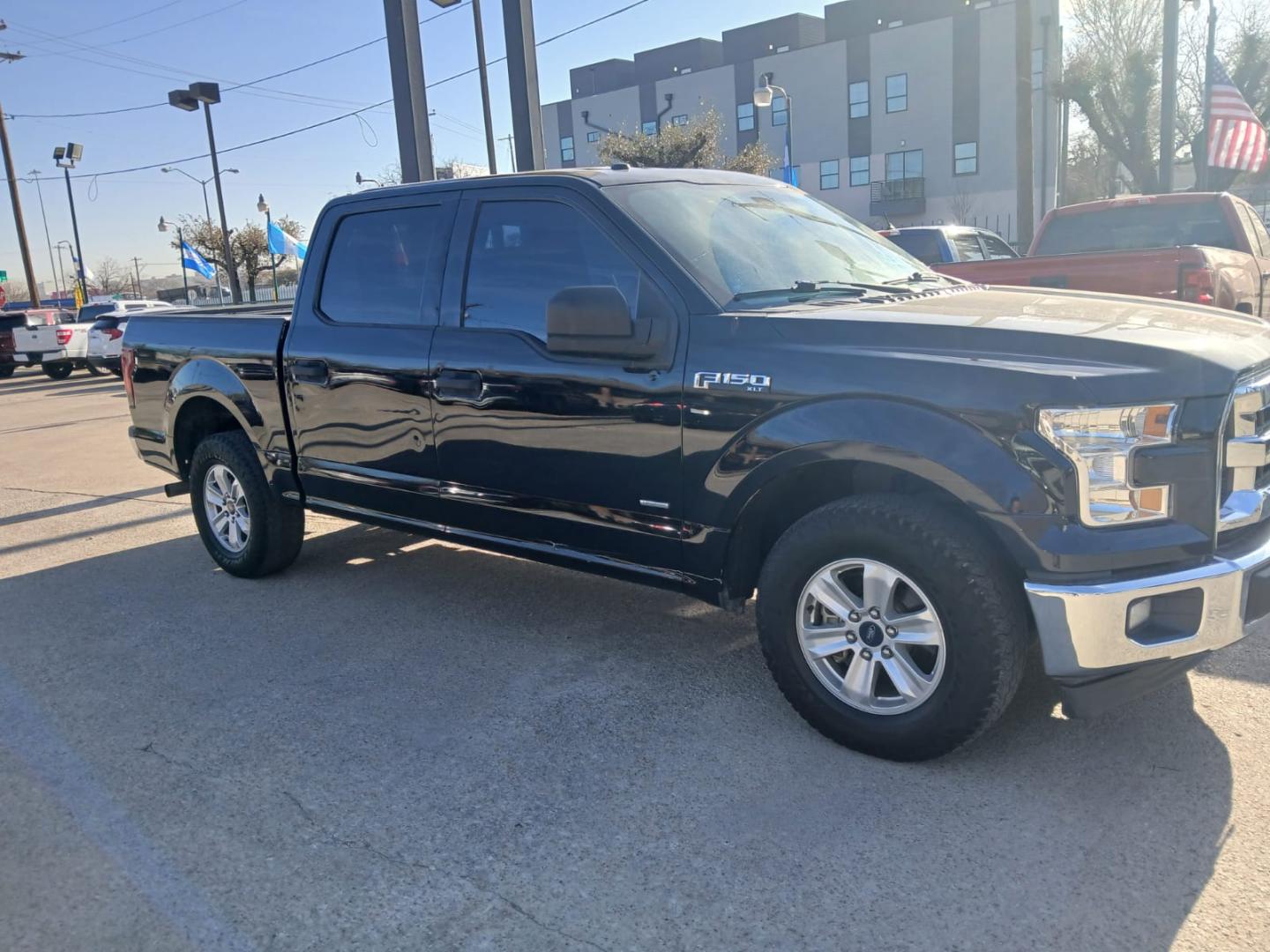 2017 Black Ford F-150 XLT SuperCrew 5.5-ft. Bed 2WD (1FTEW1CG3HK) with an 3.5L V6 TURBO engine, 6A transmission, located at 945 E. Jefferson Blvd, Dallas, TX, 75203, (214) 943-7777, 32.752514, -96.811630 - Photo#2