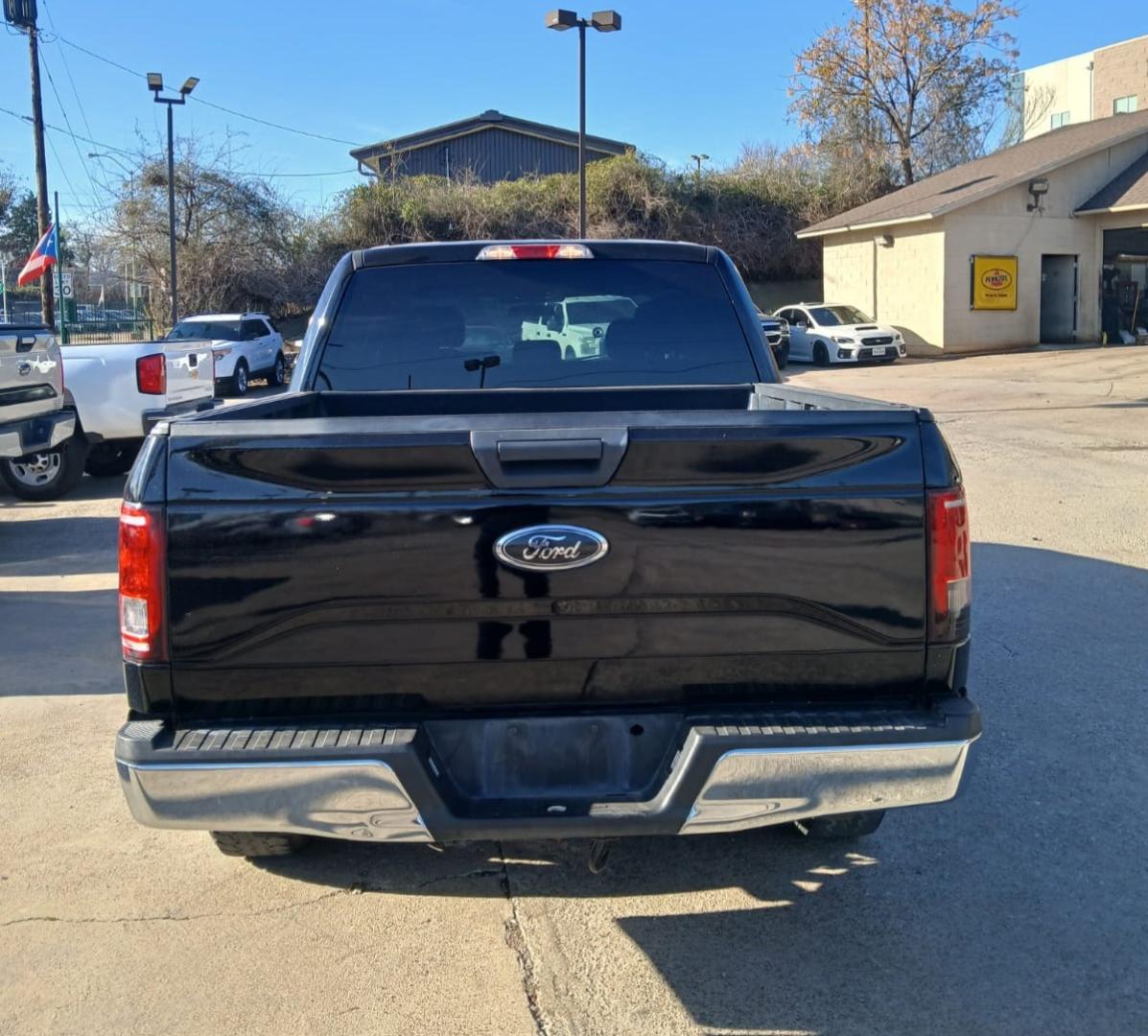 2017 Black Ford F-150 XLT SuperCrew 5.5-ft. Bed 2WD (1FTEW1CG3HK) with an 3.5L V6 TURBO engine, 6A transmission, located at 945 E. Jefferson Blvd, Dallas, TX, 75203, (214) 943-7777, 32.752514, -96.811630 - Photo#3