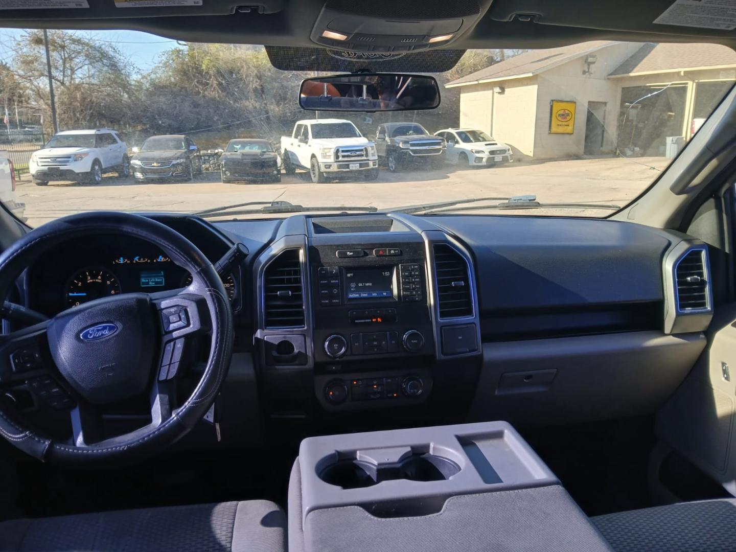 2017 Black Ford F-150 XLT SuperCrew 5.5-ft. Bed 2WD (1FTEW1CG3HK) with an 3.5L V6 TURBO engine, 6A transmission, located at 945 E. Jefferson Blvd, Dallas, TX, 75203, (214) 943-7777, 32.752514, -96.811630 - Photo#4