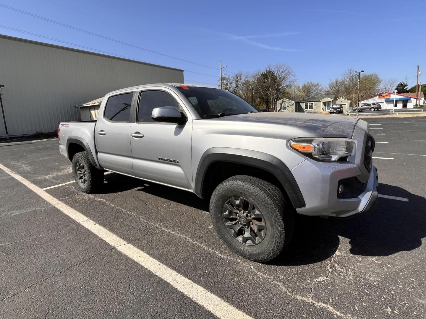 2016 Silver Toyota Tacoma SR5 Double Cab Long Bed V6 5AT 2WD (3TMAZ5CN7GM) with an 3.6L V6 DOHC 24V engine, 5A transmission, located at 945 E. Jefferson Blvd, Dallas, TX, 75203, (214) 943-7777, 32.752514, -96.811630 - Photo#2
