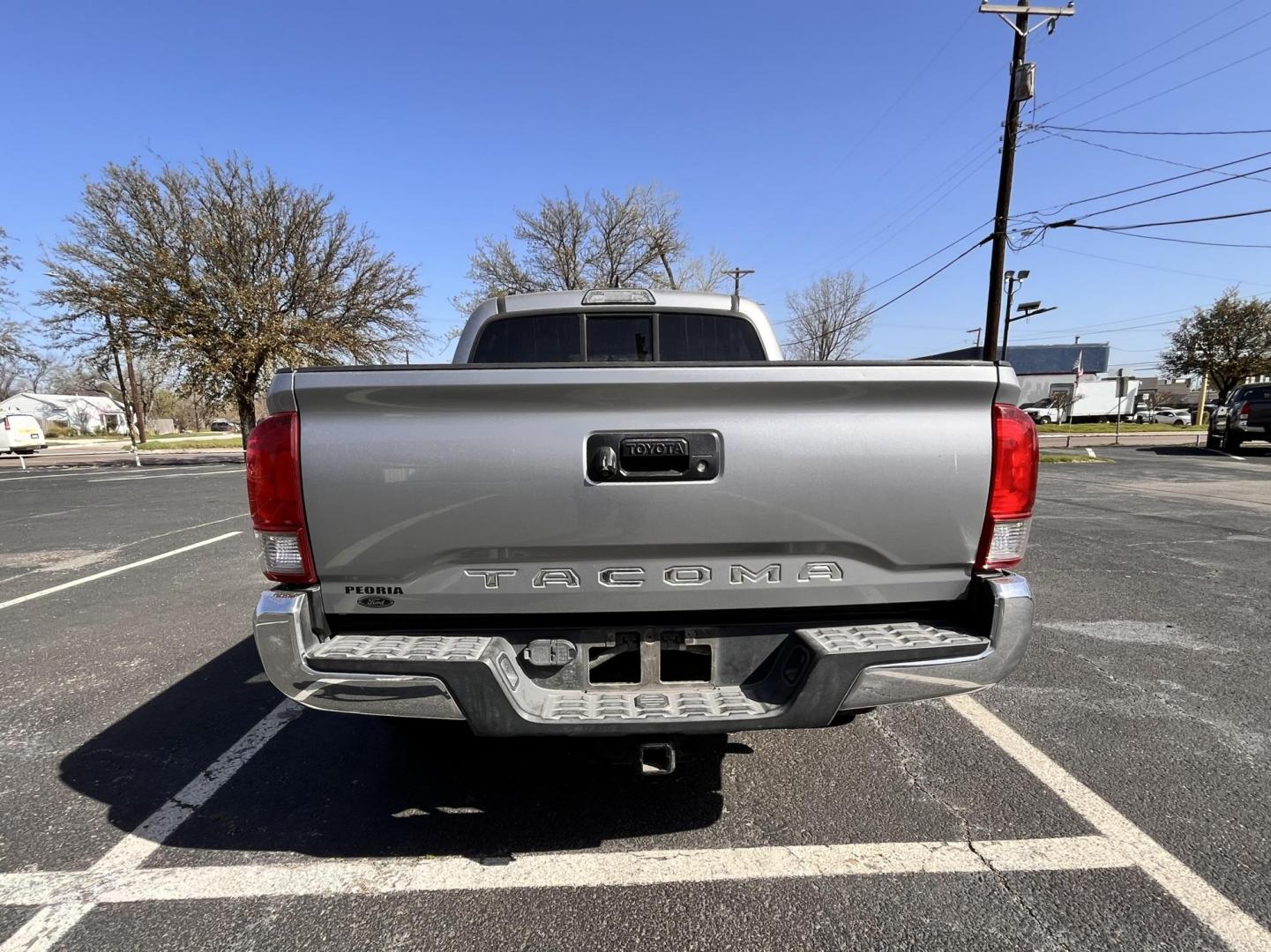 2016 Silver Toyota Tacoma SR5 Double Cab Long Bed V6 5AT 2WD (3TMAZ5CN7GM) with an 3.6L V6 DOHC 24V engine, 5A transmission, located at 945 E. Jefferson Blvd, Dallas, TX, 75203, (214) 943-7777, 32.752514, -96.811630 - Photo#3