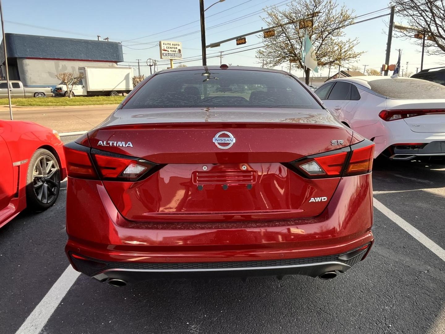 2020 Red Nissan Altima 2.5 SR AWD (1N4BL4CW0LC) with an 2.5L L4 DOHC 16V engine, CVT transmission, located at 945 E. Jefferson Blvd, Dallas, TX, 75203, (214) 943-7777, 32.752514, -96.811630 - Photo#3