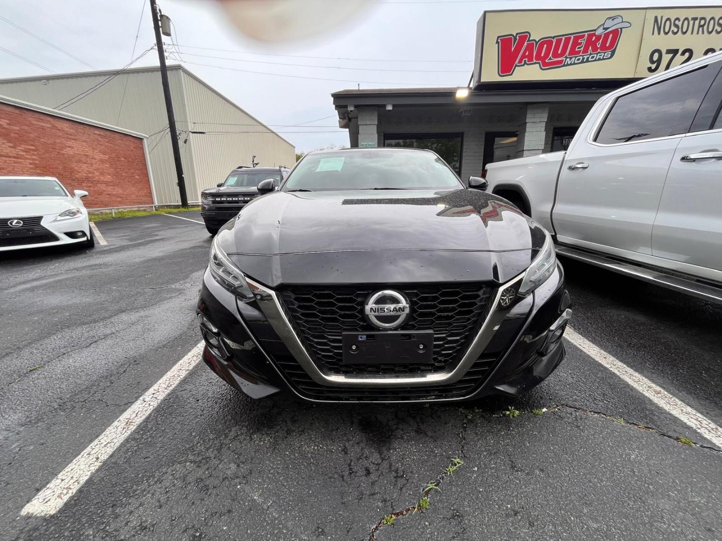2019 Black /Black Nissan Altima 2.5 SL (1N4BL4EV2KC) with an 2.5L L4 DOHC 16V engine, CVT transmission, located at 945 E. Jefferson Blvd, Dallas, TX, 75203, (214) 943-7777, 32.752514, -96.811630 - Photo#1