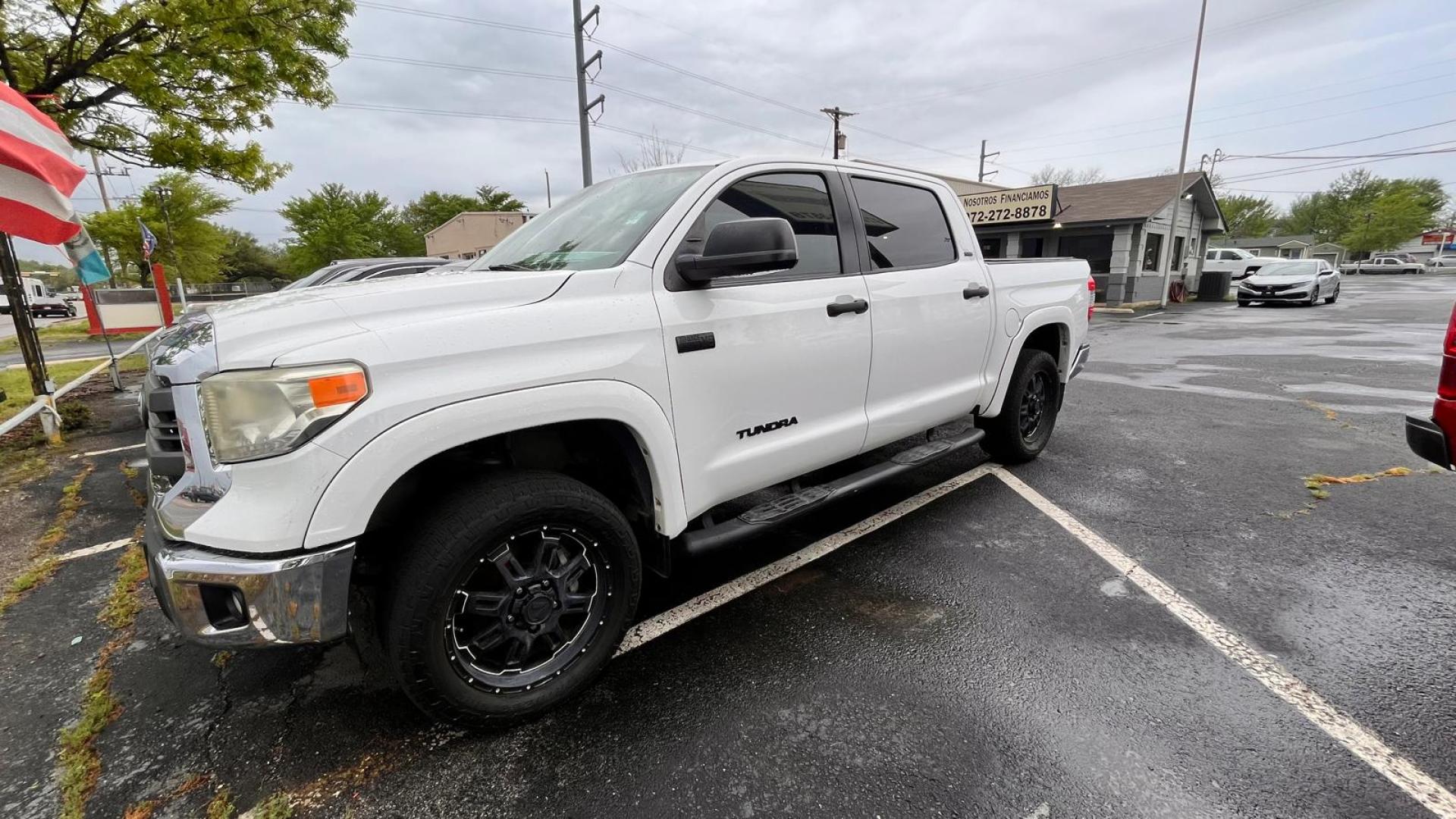 2015 White /Black Toyota Tundra SR5 5.7L V8 CrewMax 2WD (5TFEY5F13FX) with an 5.7L V8 DOHC 32V engine, 6-Speed Automatic transmission, located at 945 E. Jefferson Blvd, Dallas, TX, 75203, (214) 943-7777, 32.752514, -96.811630 - Photo#0