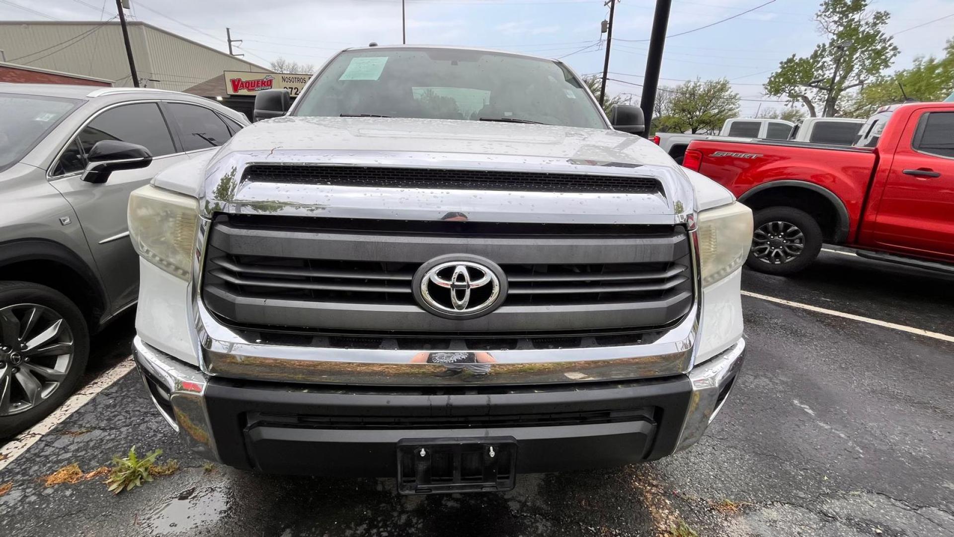 2015 White /Black Toyota Tundra SR5 5.7L V8 CrewMax 2WD (5TFEY5F13FX) with an 5.7L V8 DOHC 32V engine, 6-Speed Automatic transmission, located at 945 E. Jefferson Blvd, Dallas, TX, 75203, (214) 943-7777, 32.752514, -96.811630 - Photo#1