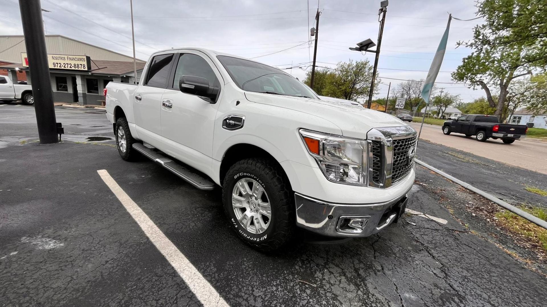 2017 White Nissan Titan S Crew Cab 2WD (1N6AA1E68HN) with an 5.6L V8 DOHC 32V engine, 6A transmission, located at 945 E. Jefferson Blvd, Dallas, TX, 75203, (214) 943-7777, 32.752514, -96.811630 - Photo#2