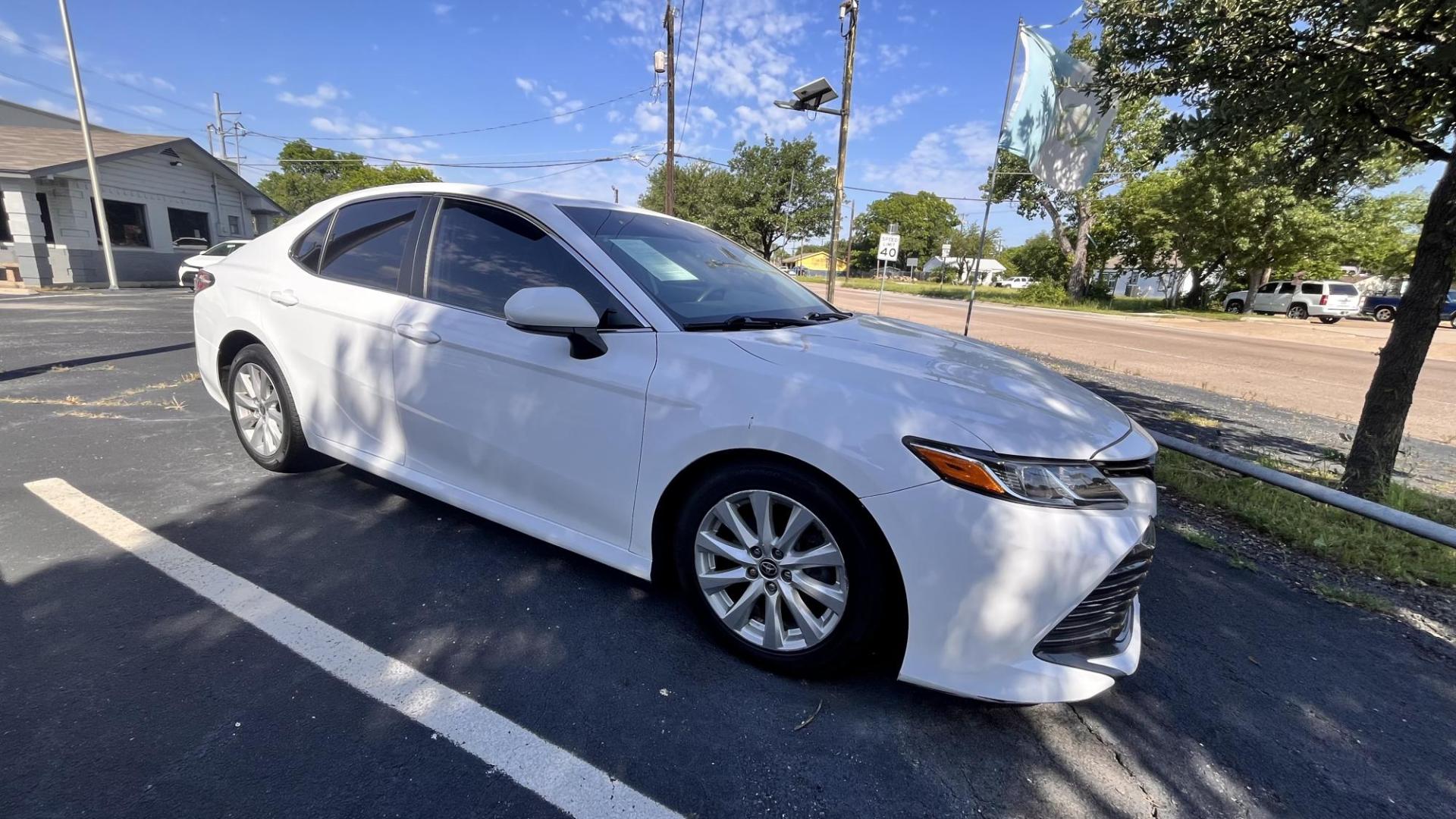 2020 White /Black Toyota Camry LE (4T1C11AK4LU) with an 2.5L L4 DOHC 16V engine, 8A transmission, located at 945 E. Jefferson Blvd, Dallas, TX, 75203, (214) 943-7777, 32.752514, -96.811630 - Photo#2