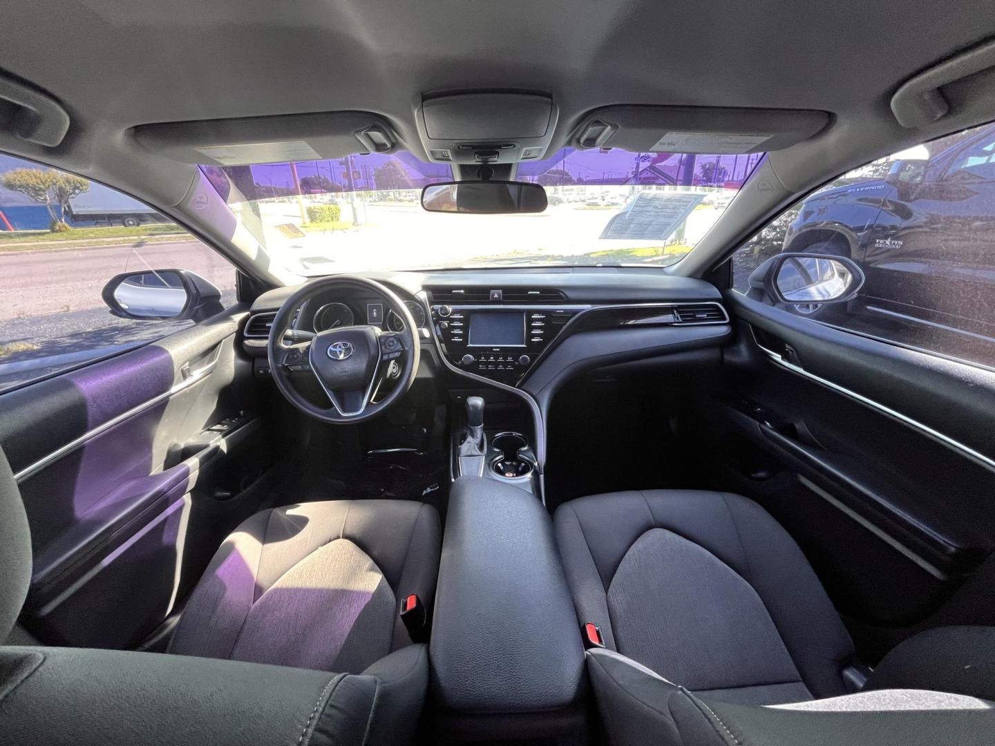 2020 White /Black Toyota Camry LE (4T1C11AK4LU) with an 2.5L L4 DOHC 16V engine, 8A transmission, located at 945 E. Jefferson Blvd, Dallas, TX, 75203, (214) 943-7777, 32.752514, -96.811630 - Photo#4