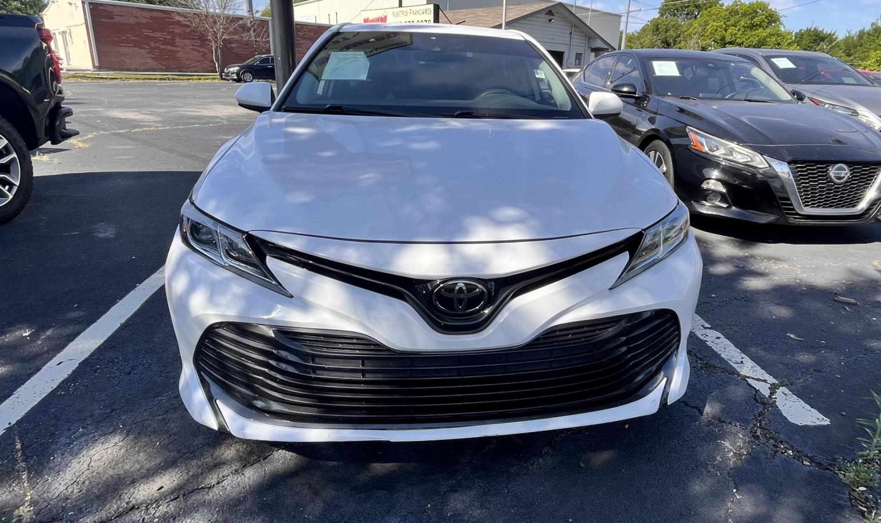 2020 White /Black Toyota Camry LE (4T1C11AK4LU) with an 2.5L L4 DOHC 16V engine, 8A transmission, located at 945 E. Jefferson Blvd, Dallas, TX, 75203, (214) 943-7777, 32.752514, -96.811630 - Photo#1