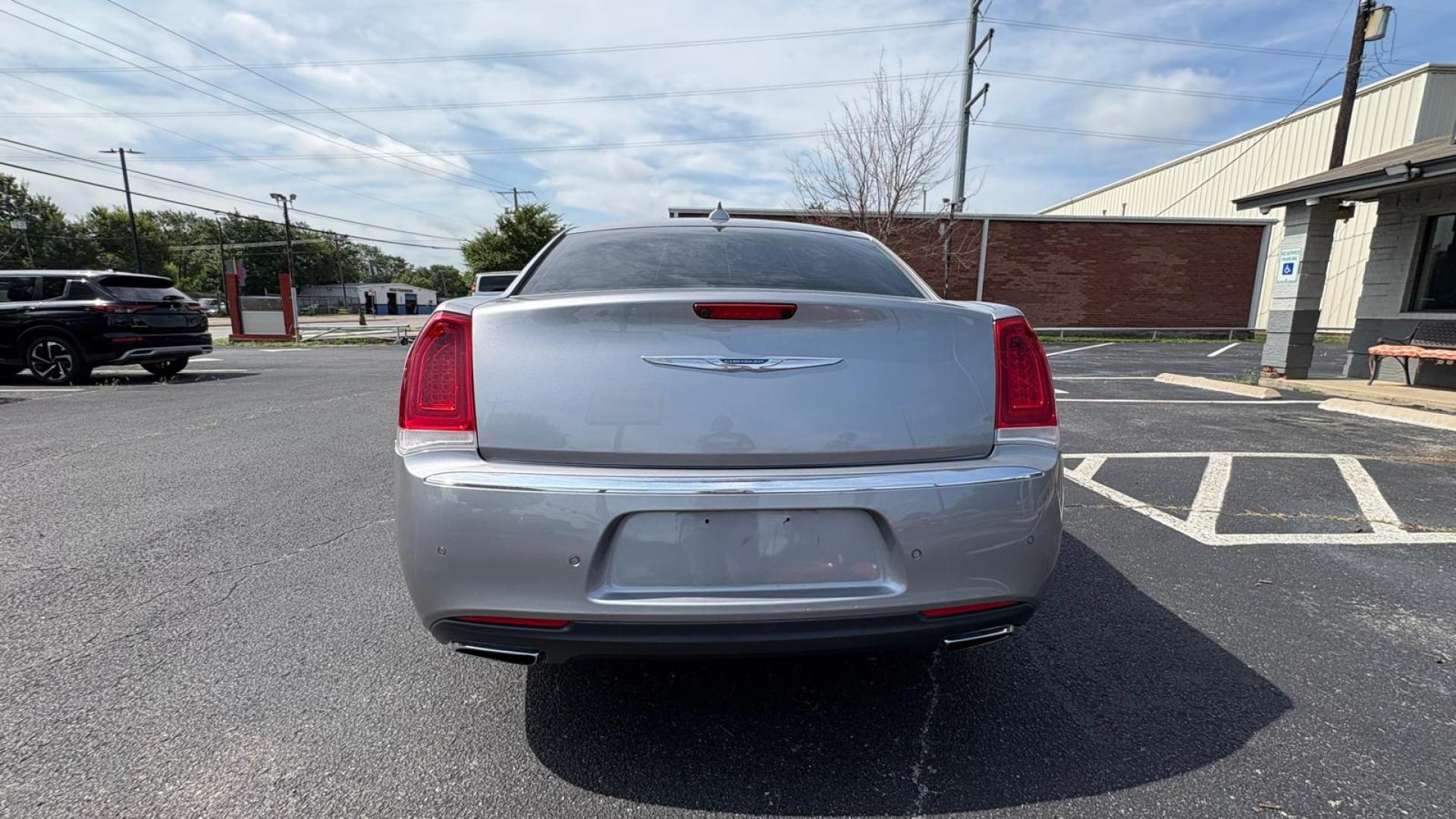 2017 Silver /Black Chrysler 300 Limited RWD (2C3CCAAG3HH) with an 3.6L V6 SOHC 24V engine, 8A transmission, located at 945 E. Jefferson Blvd, Dallas, TX, 75203, (214) 943-7777, 32.752514, -96.811630 - Photo#3