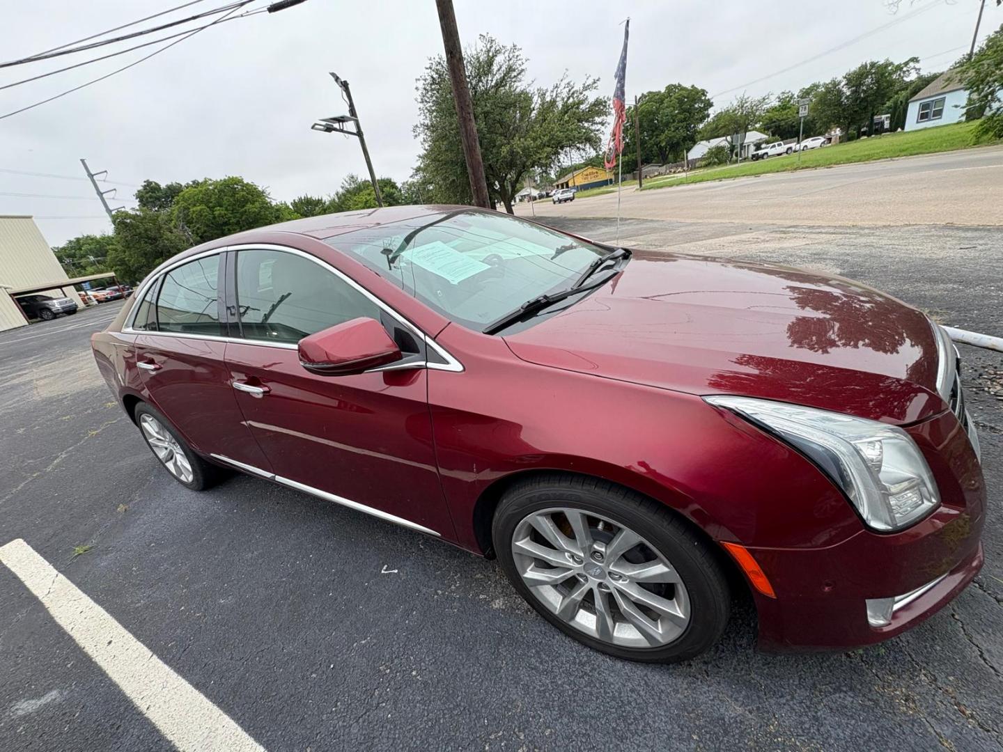 2017 Red Cadillac XTS Luxury FWD (2G61M5S38H9) with an 3.6L V6 DOHC 24V engine, 6A transmission, located at 945 E. Jefferson Blvd, Dallas, TX, 75203, (214) 943-7777, 32.752514, -96.811630 - Photo#2