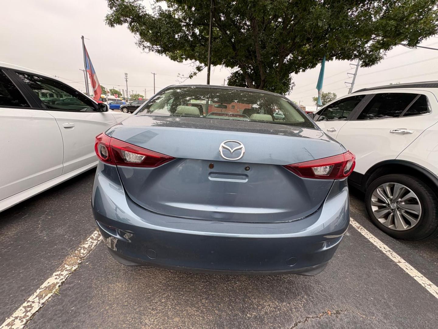 2015 Blue Mazda MAZDA3 i Sport AT 4-Door (3MZBM1U78FM) with an 2.0L L4 DOHC 16V engine, 6-Speed Automatic transmission, located at 945 E. Jefferson Blvd, Dallas, TX, 75203, (214) 943-7777, 32.752514, -96.811630 - Photo#3
