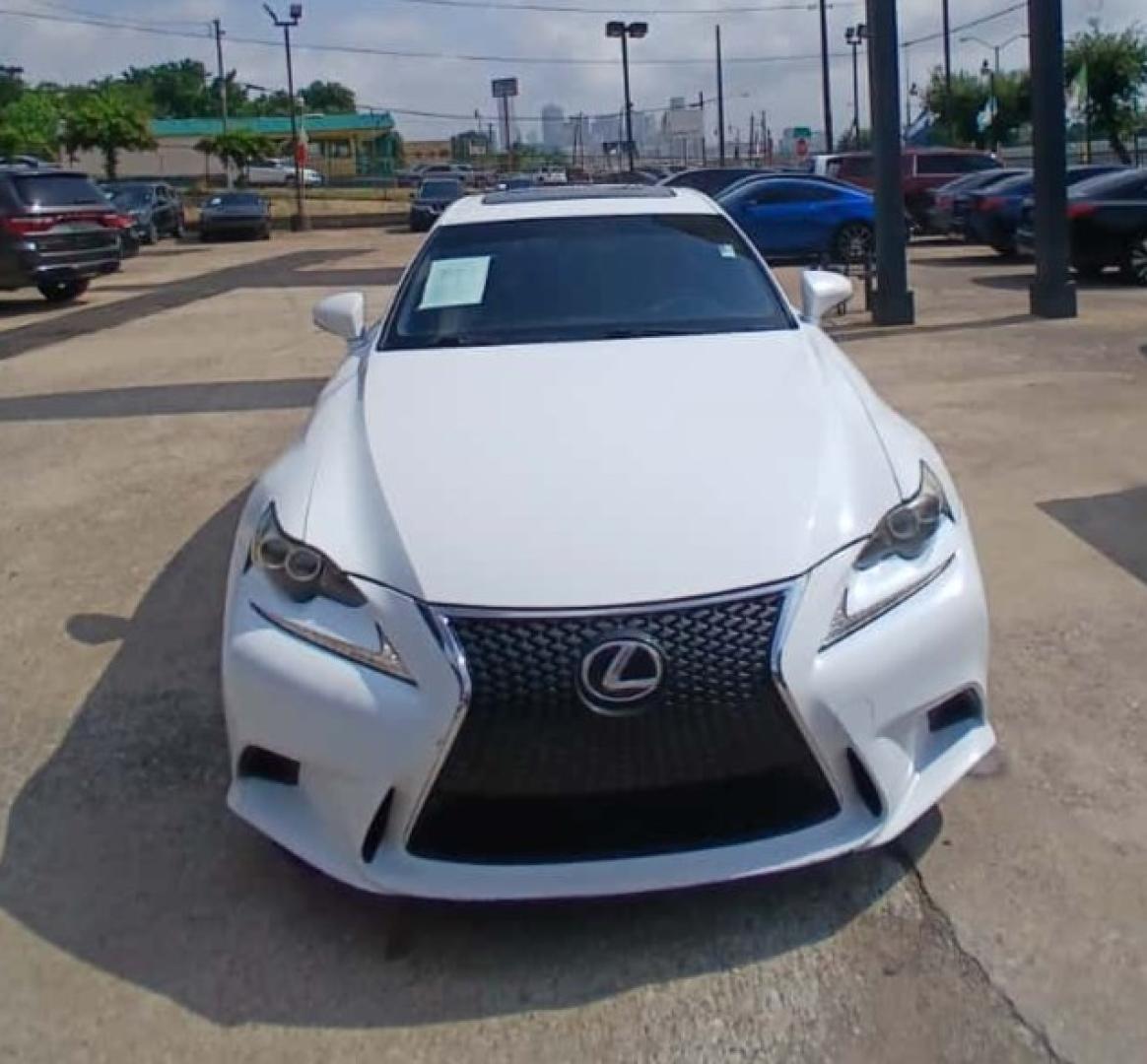 2014 White Lexus IS 250 RWD (JTHBF1D20E5) with an 2.5L V6 24V DOHC engine, 6-Speed Automatic transmission, located at 945 E. Jefferson Blvd, Dallas, TX, 75203, (214) 943-7777, 32.752514, -96.811630 - Photo#1