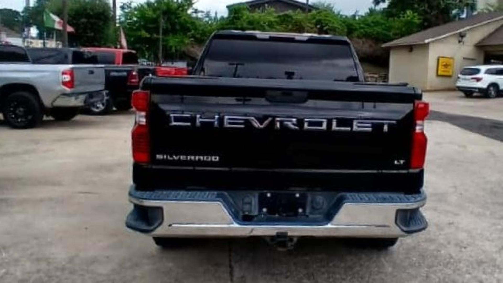 2019 Black Chevrolet Silverado 1500 LT Crew Cab 2WD (1GCUWCED1KZ) with an 5.3L V8 OHV 16V engine, 6A transmission, located at 945 E. Jefferson Blvd, Dallas, TX, 75203, (214) 943-7777, 32.752514, -96.811630 - Photo#3