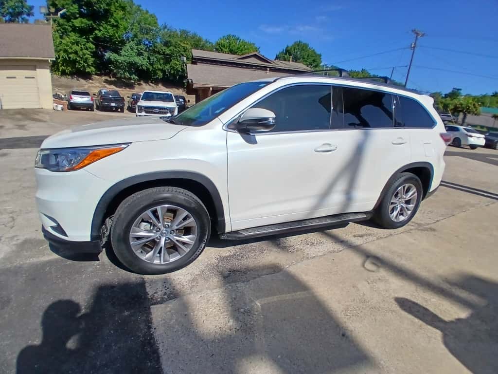 photo of 2014 Toyota Highlander XLE FWD V6