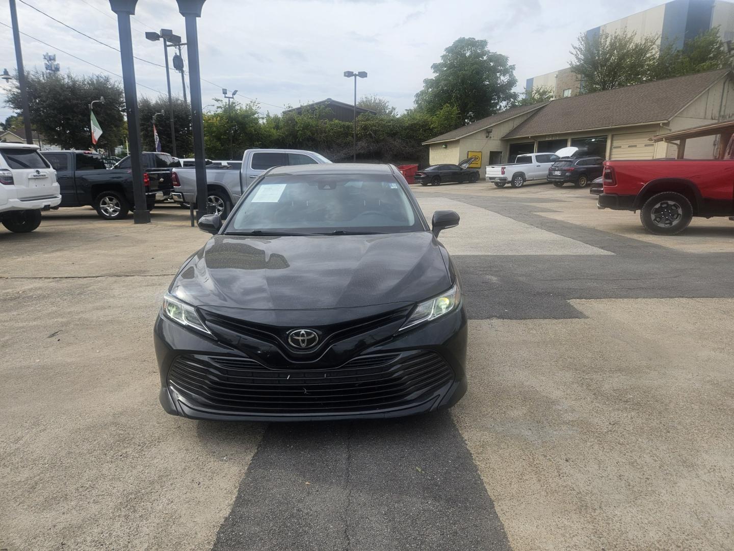 2018 Black /BLACK Toyota Camry LE (4T1B11HK5JU) with an 2.5L L4 DOHC 16V engine, 8A transmission, located at 945 E. Jefferson Blvd, Dallas, TX, 75203, (214) 943-7777, 32.752514, -96.811630- Photo#0